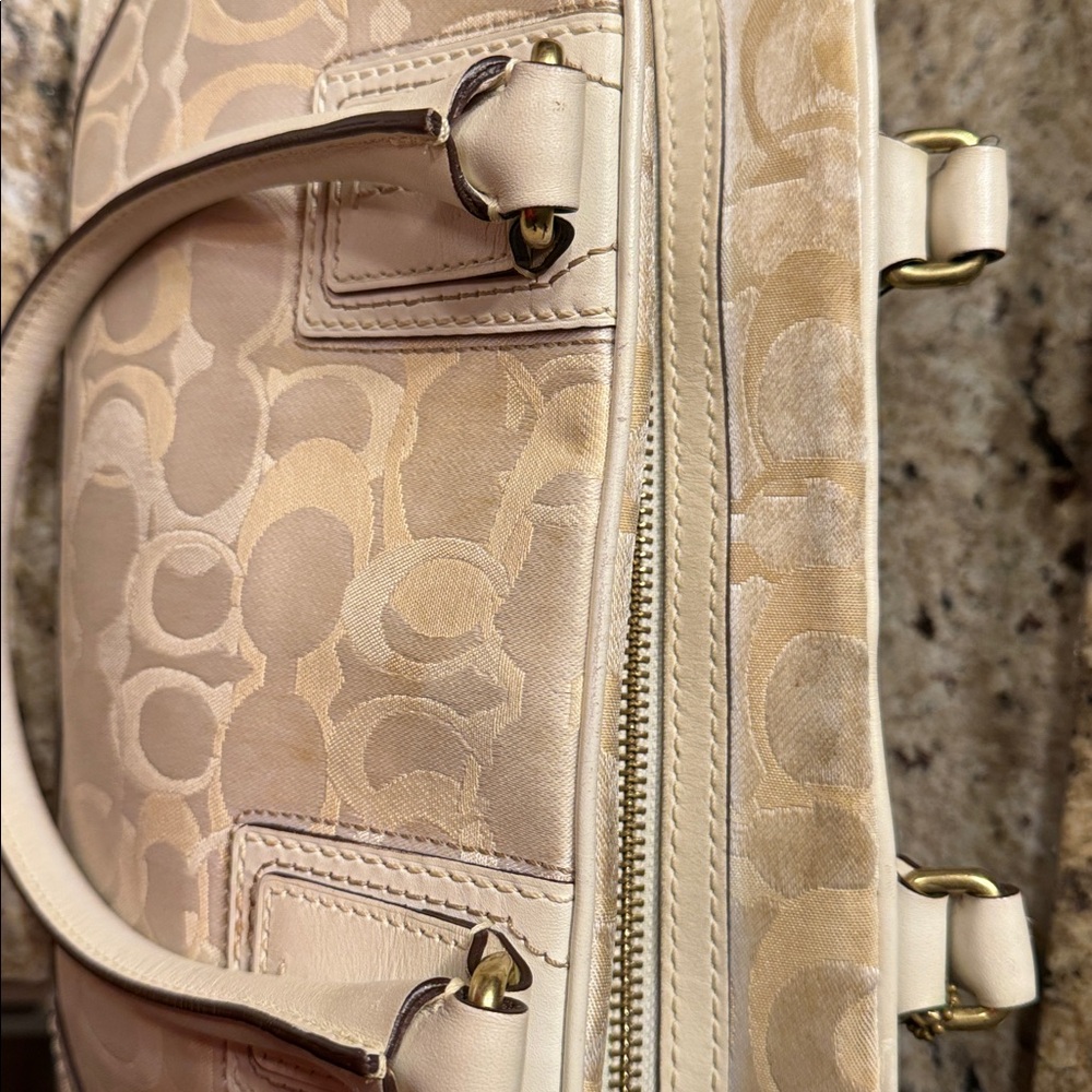 White coach bag - Picture 11 of 15